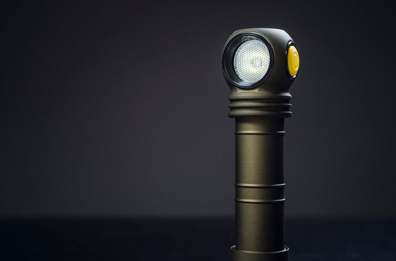 Armytek Wizard C2 Pro Magnet USB Olive Kaltweiß