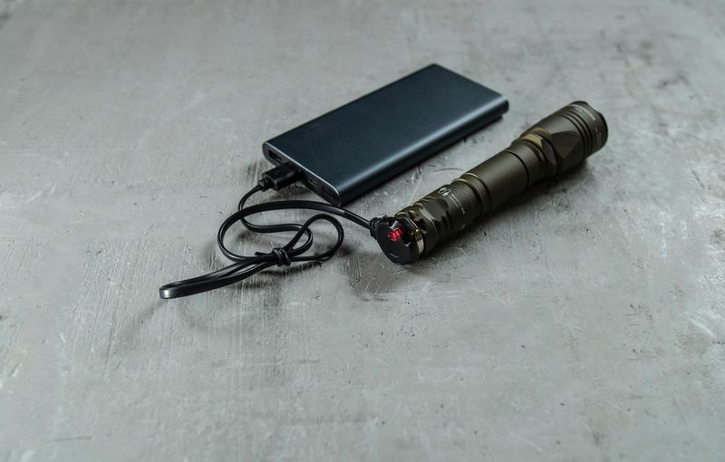 Armytek Dobermann Pro Magnet USB Olive (Weiß / Warmweiß)