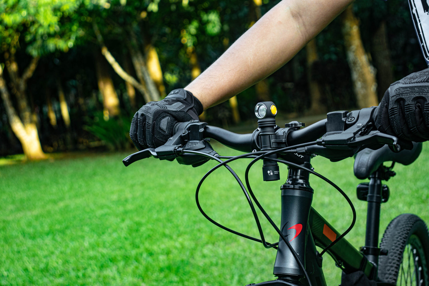 Armytek Wizard C2 Magnet USB Kaltweiß / Warmweiß