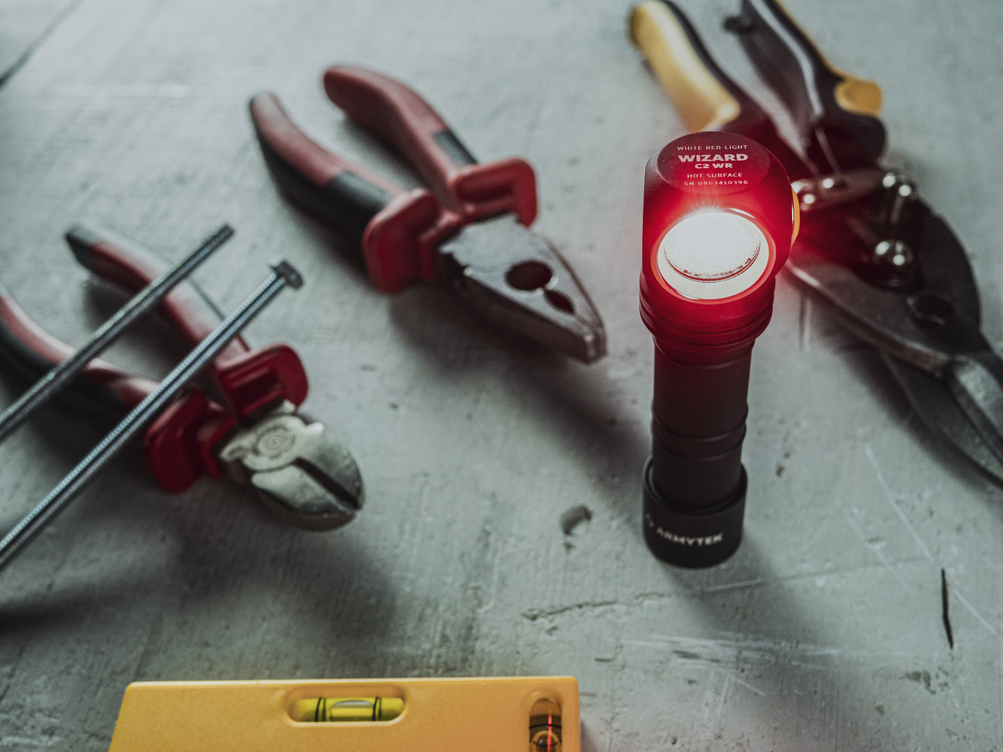 Armytek Wizard C2 WR Magnet USB Kaltweiß / Warmweiß + Rot